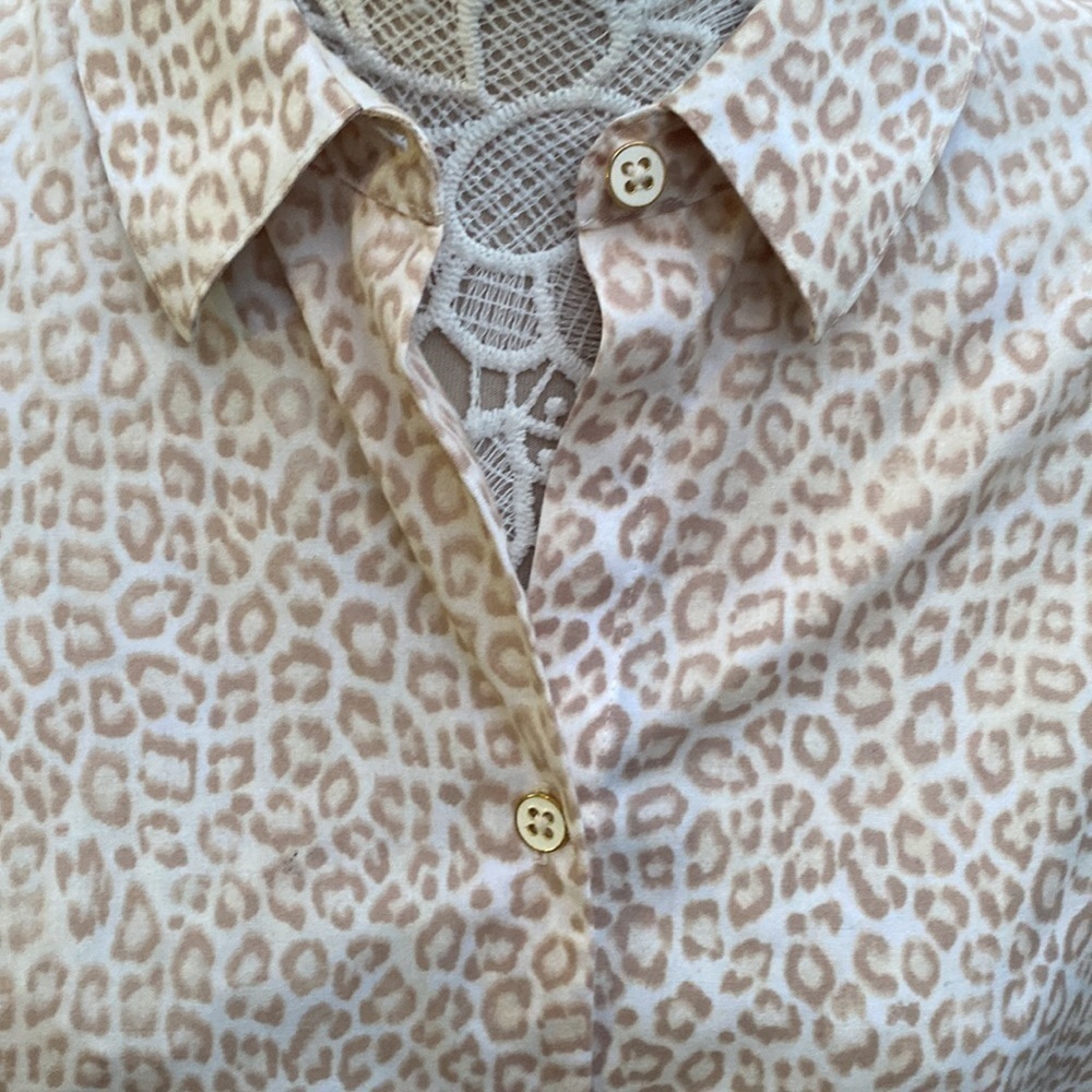 Chico's I Leopard I Button up I Blouse I Size: 3 - Picture 3 of 11